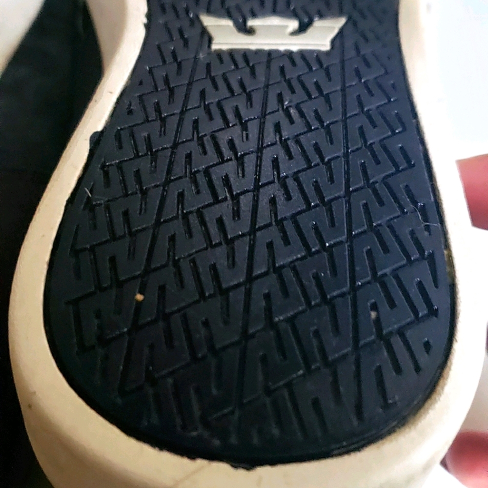 Navy low pro supra skate shoes  10.5